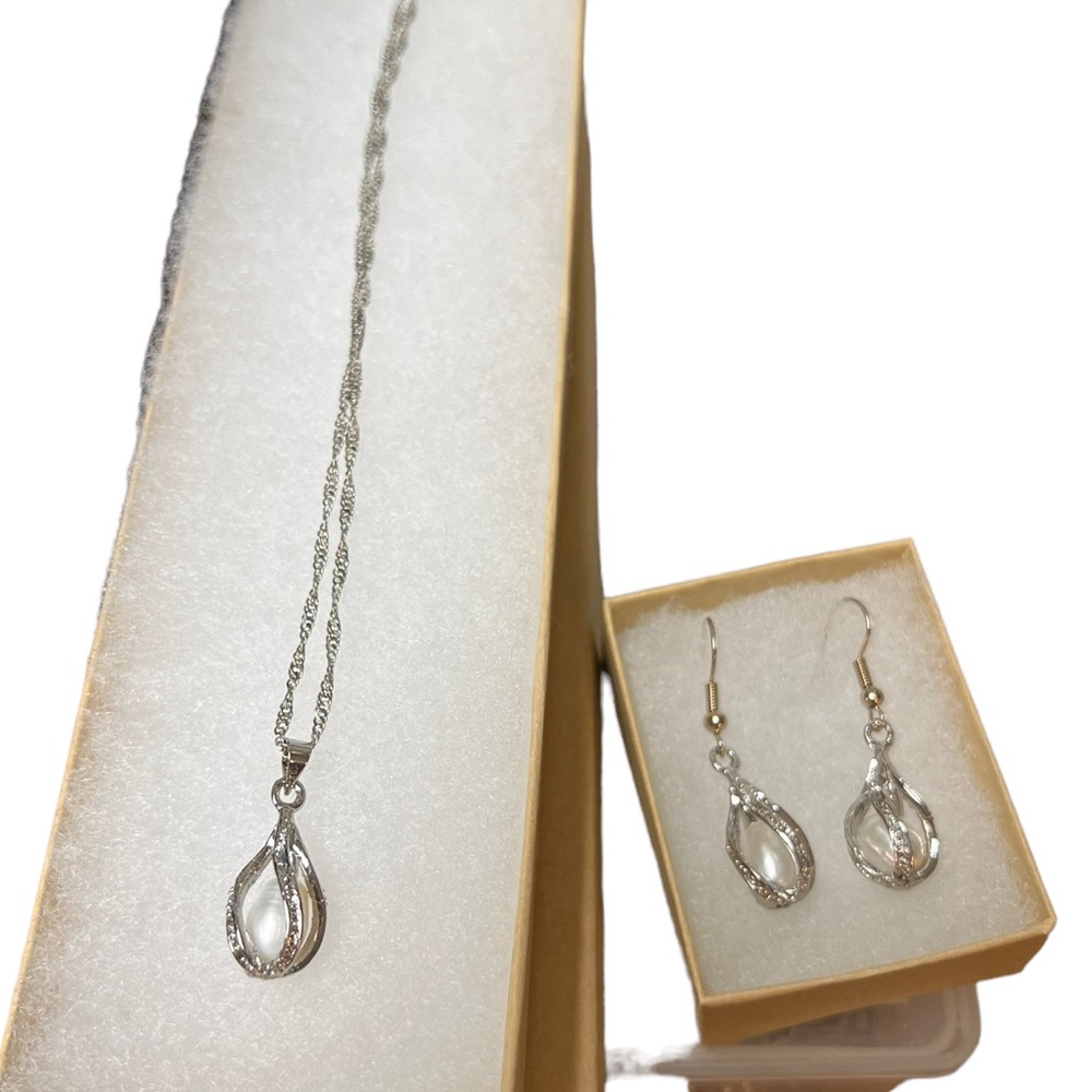 Freshwater Pearl Set Necklace Surrounded 18k Gold Plated Cage w white Sapphires - Picture 2 of 12